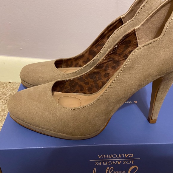 Jelly Pop Suede Beige Neutral 4 in Heels Size 6 - Picture 1 of 4